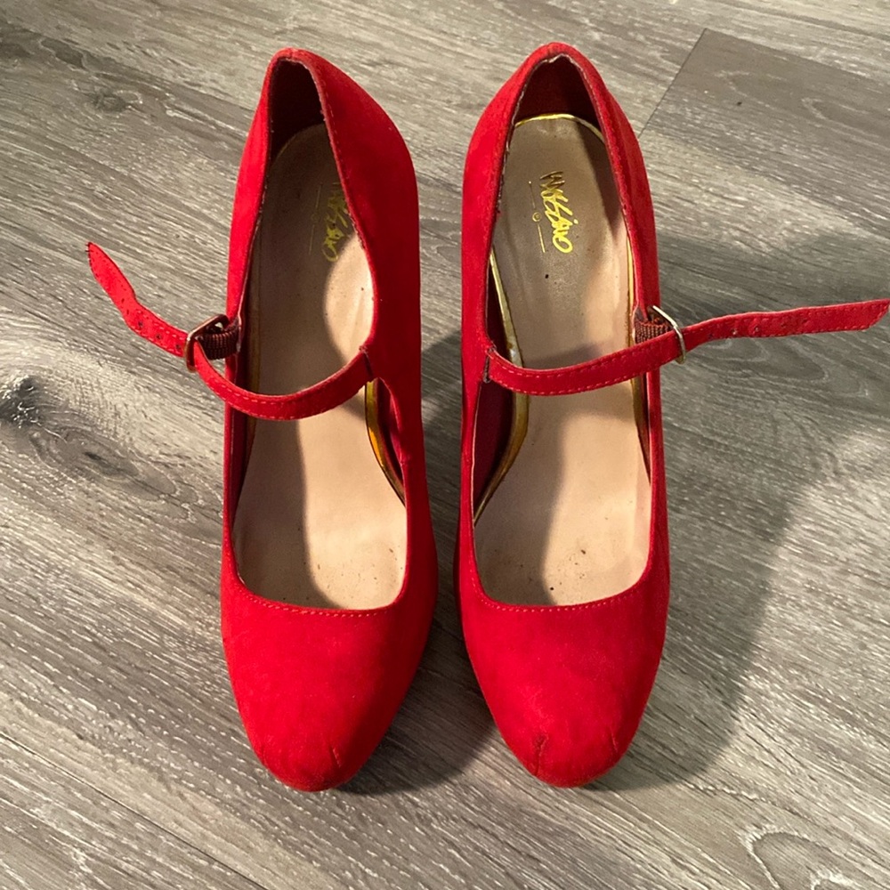 Mossimo size 5.5 Mary Jane Heels